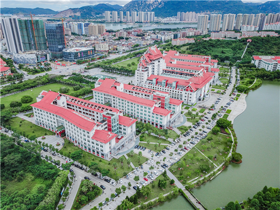 厦门网厦大嘉庚学院迎来4600多名新生主角00后爱养生好撸猫