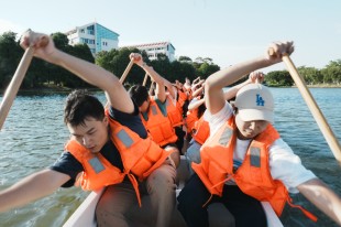西霞湖与“嘉庚号”龙舟