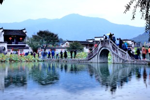 雨中宏村