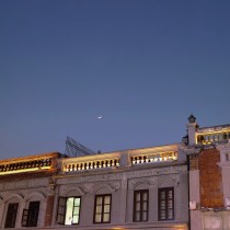 皓月当空