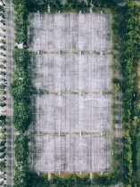 水泥地篮球场