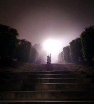 薄雾中的微光