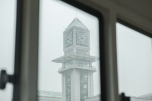 雾中高塔