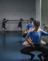 然后我们跳起了舞