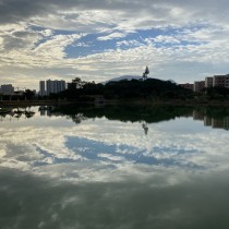 水平如镜