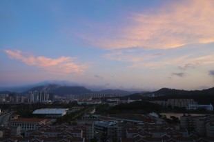 霞