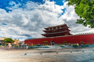 雄镇东南