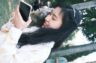 花颜笑春红