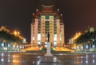 华灯初上