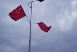 红旗飘
