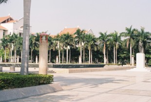 南强广场