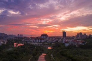 朝霞满天